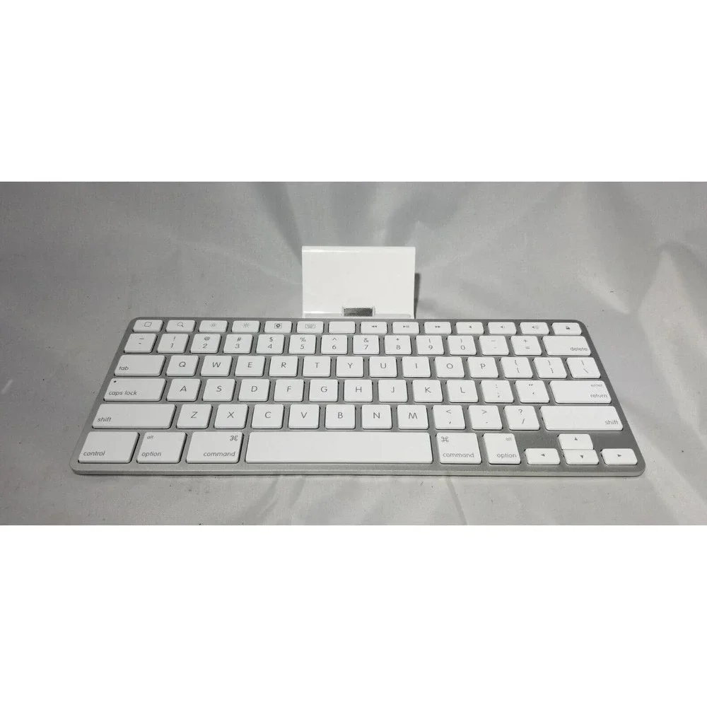 Apple iPad Keyboard dock MC533LL/B A1359